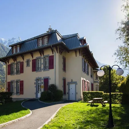 Апартаменты Sleeps 4 *